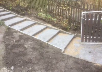 Betonování schodů a pokládka dlažby